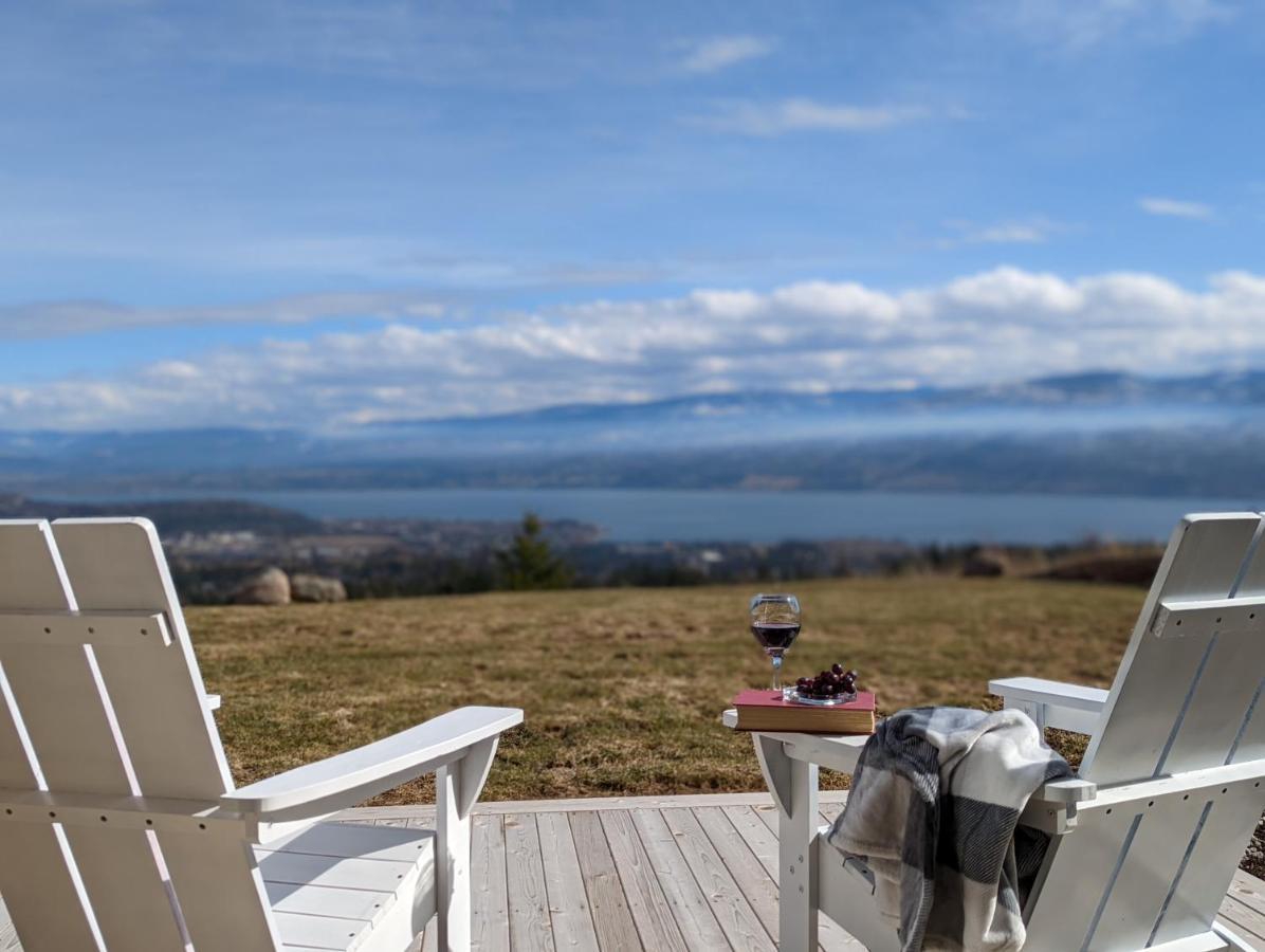 Autumn Lane B&B, Farmhouse Elegance & Stunning Lakeviews West Kelowna Kültér fotó