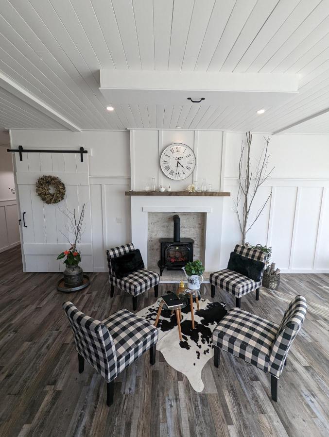 Autumn Lane B&B, Farmhouse Elegance & Stunning Lakeviews West Kelowna Kültér fotó