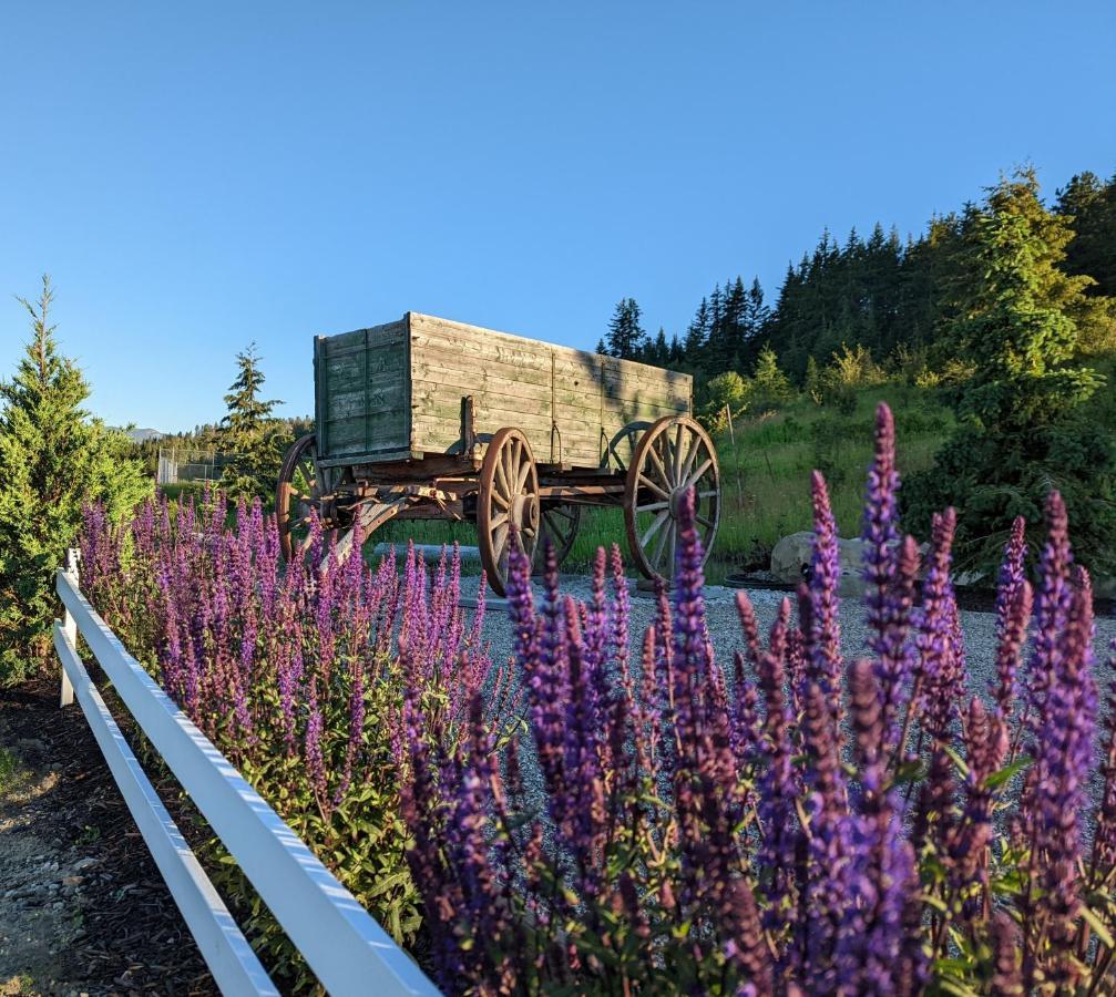 Autumn Lane B&B, Farmhouse Elegance & Stunning Lakeviews West Kelowna Kültér fotó