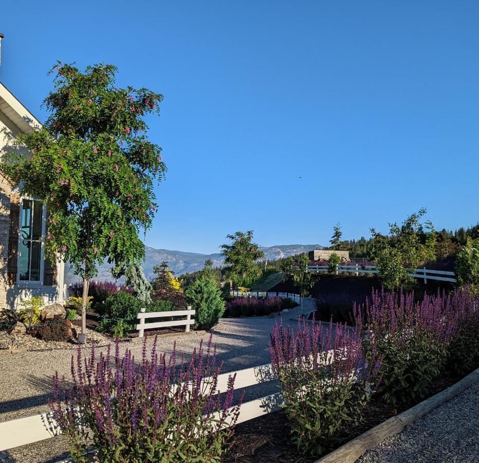 Autumn Lane B&B, Farmhouse Elegance & Stunning Lakeviews West Kelowna Kültér fotó