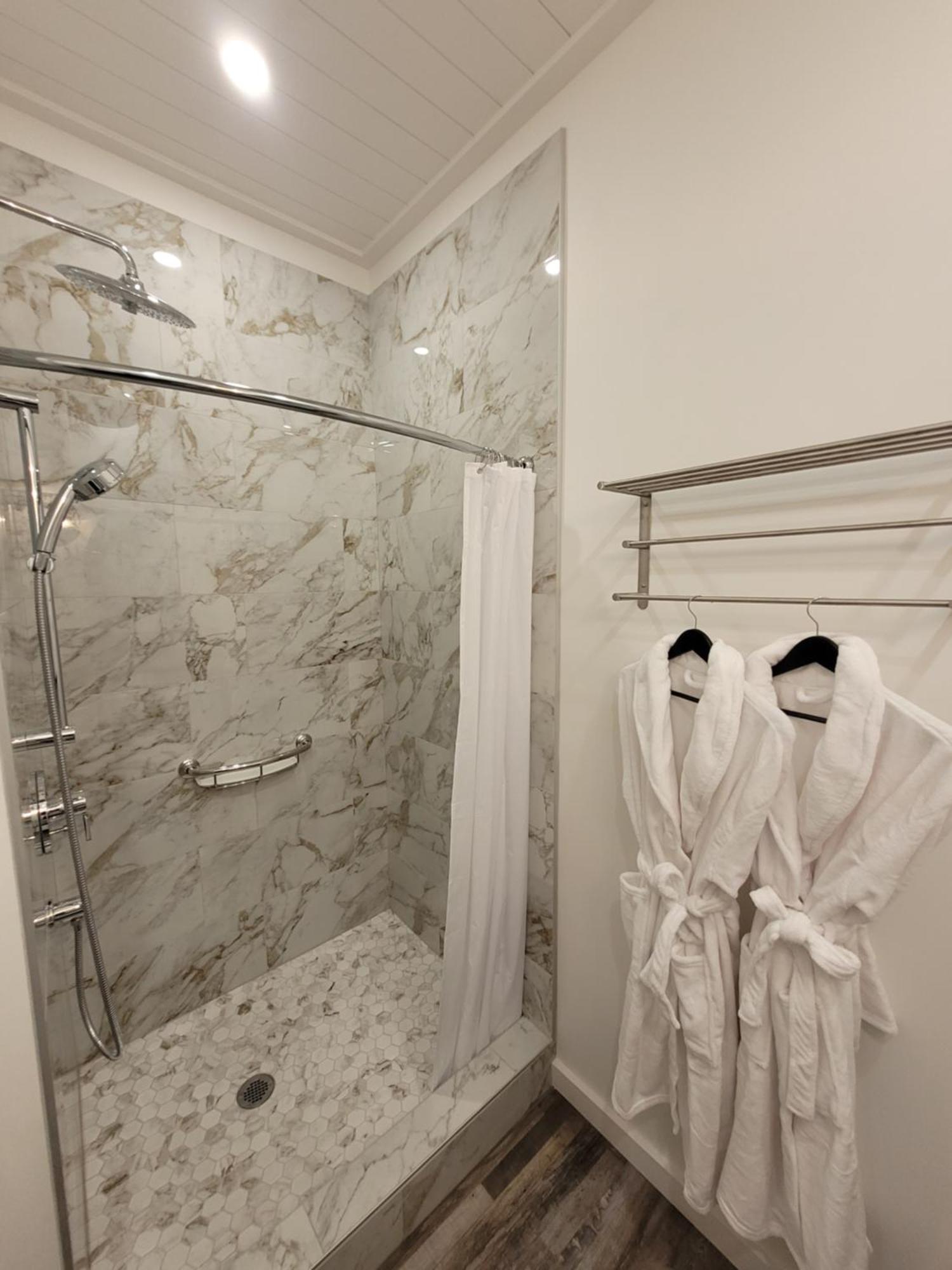 Autumn Lane B&B, Farmhouse Elegance & Stunning Lakeviews West Kelowna Kültér fotó