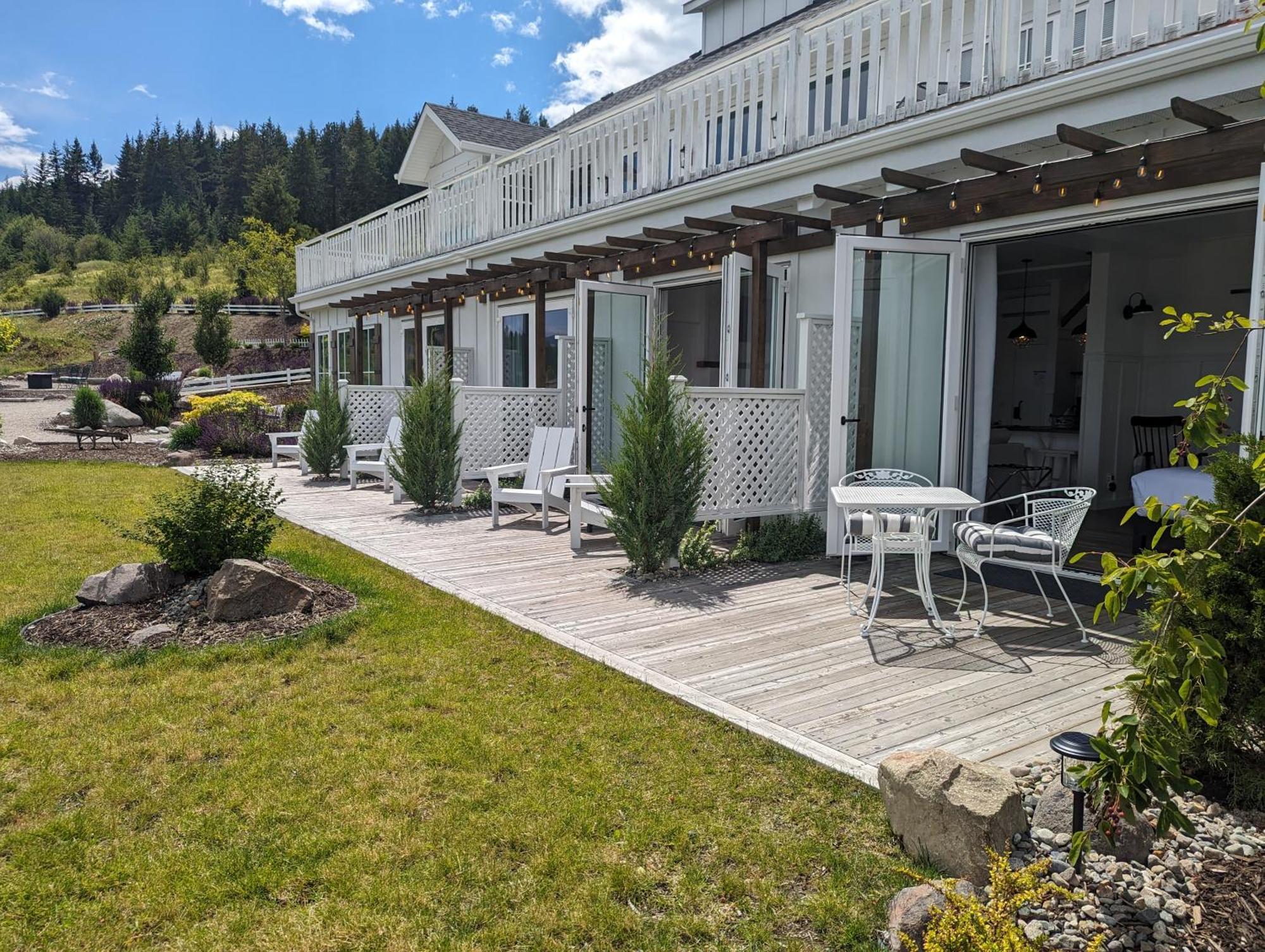 Autumn Lane B&B, Farmhouse Elegance & Stunning Lakeviews West Kelowna Kültér fotó