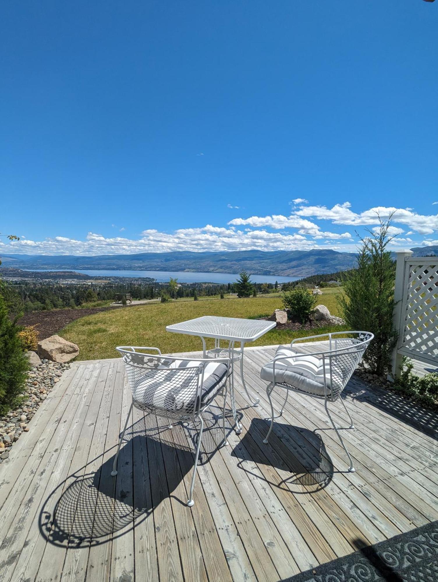 Autumn Lane B&B, Farmhouse Elegance & Stunning Lakeviews West Kelowna Kültér fotó