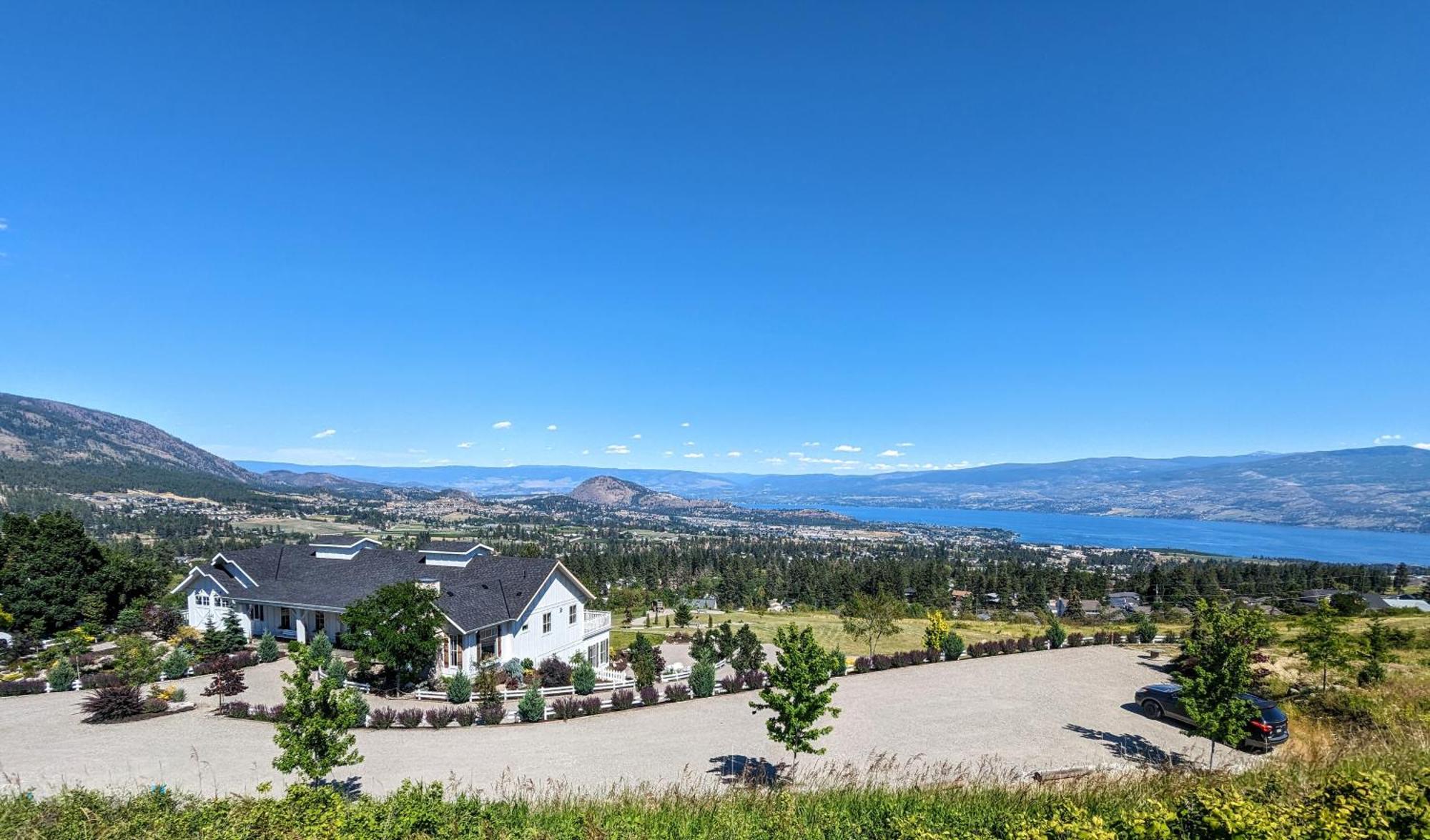 Autumn Lane B&B, Farmhouse Elegance & Stunning Lakeviews West Kelowna Kültér fotó