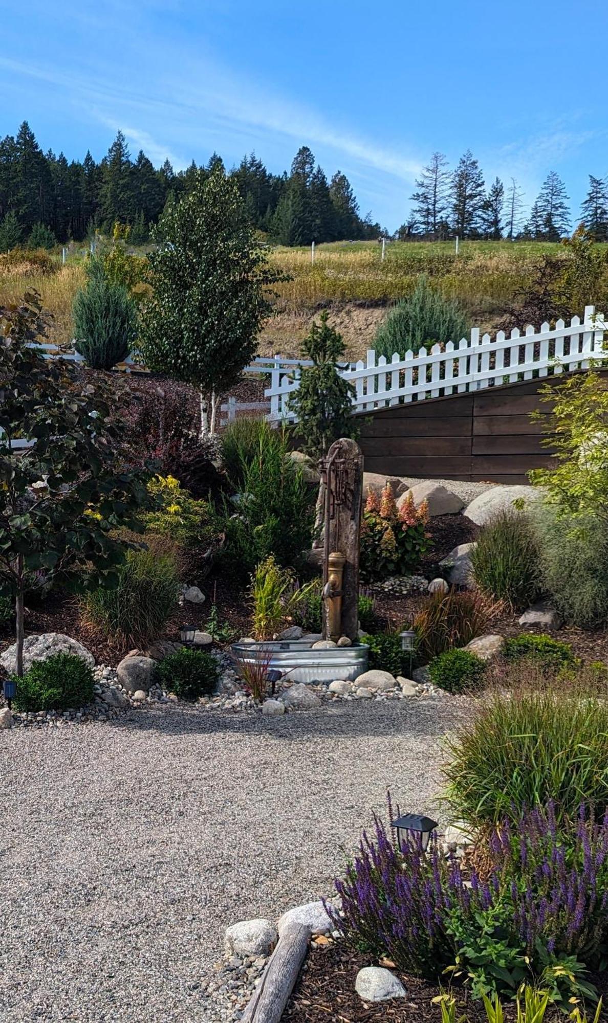 Autumn Lane B&B, Farmhouse Elegance & Stunning Lakeviews West Kelowna Kültér fotó