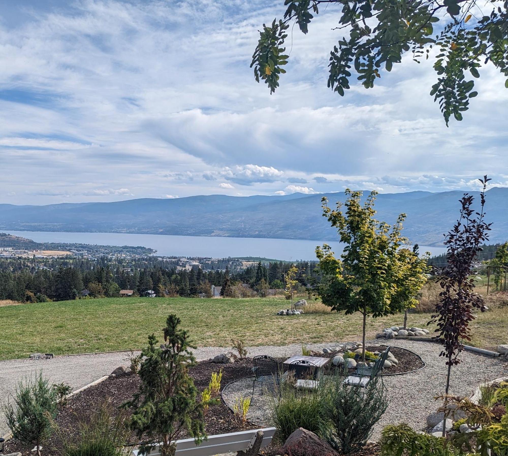 Autumn Lane B&B, Farmhouse Elegance & Stunning Lakeviews West Kelowna Kültér fotó